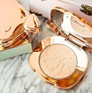 Too Faced Glowver Puppy Highlighter Palette, Limited Edition